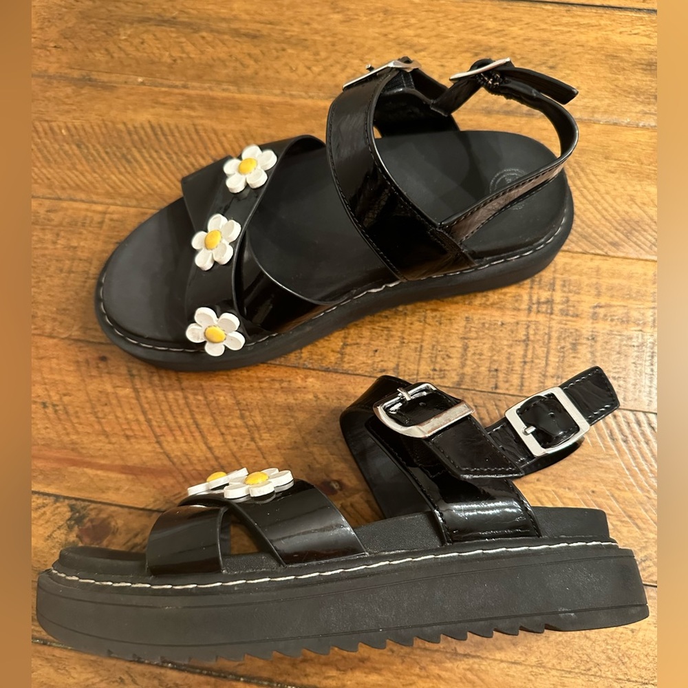 Wonder Nation Size 2 Flatform Sandals Double Buckles Black w/ Daisys